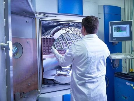 AR Coating Improves the Quality of Polymer Optics AR 코팅은 고분자 광학의 품질을 향상시킵니다.